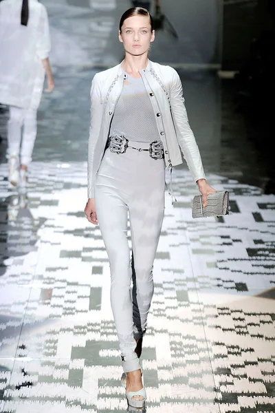 Look 9